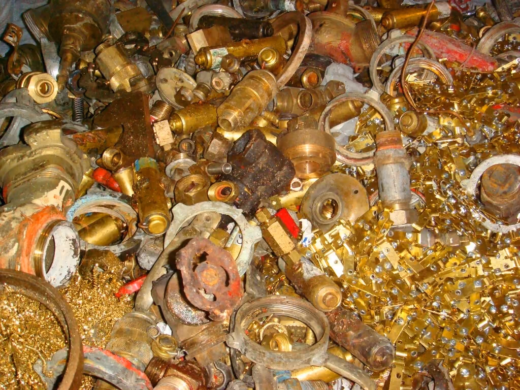 Sarı pirinç ve bronz vana/rakor parçaları - Bursa - Özari Hurda Metal